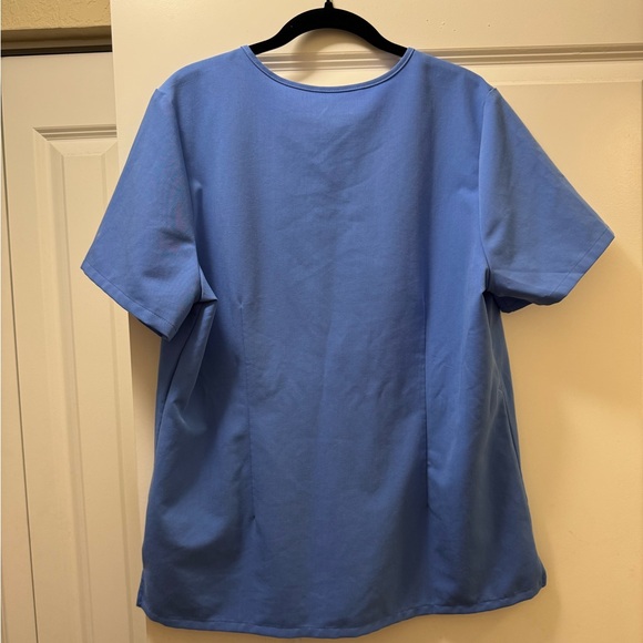 Figs Casma Three-Pocket Scrub Top - Picture 3 of 3